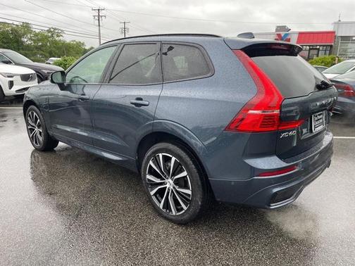 2023 Volvo XC60 B5 Plus Dark Theme
