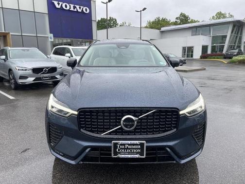 2023 Volvo XC60 B5 Plus Dark Theme