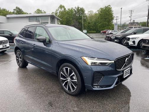 2023 Volvo XC60 B5 Plus Dark Theme