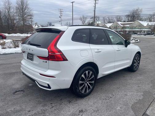 2025 Volvo XC60 B5 Plus