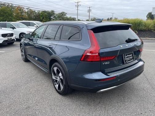 2024 Volvo V60 Cross Country B5 Plus