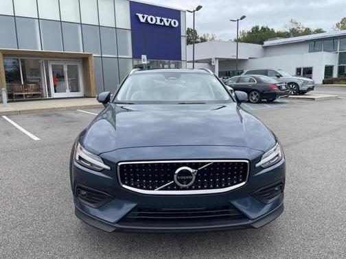 2024 Volvo V60 Cross Country B5 Plus