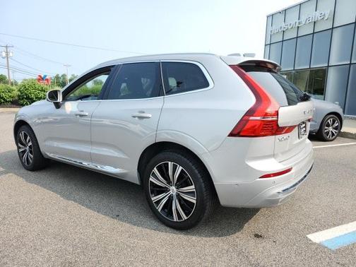 2023 Volvo XC60 B5 Plus Bright Theme