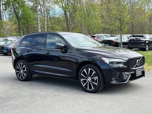 Onyx Black 2025 Volvo XC60 Plus