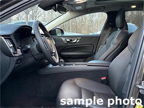 2025 Volvo V60 Cross Country Plus, B5 AWD Gas (mild hybrid)