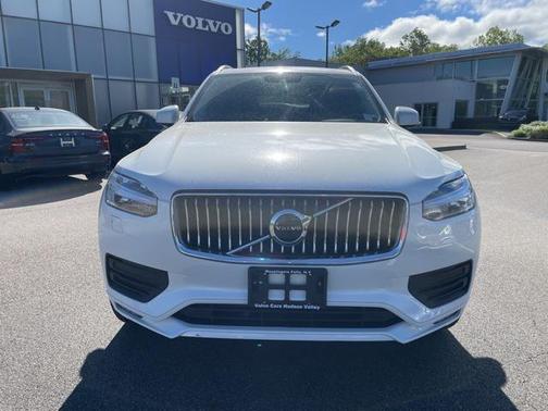 2022 Volvo XC90 T6 Momentum