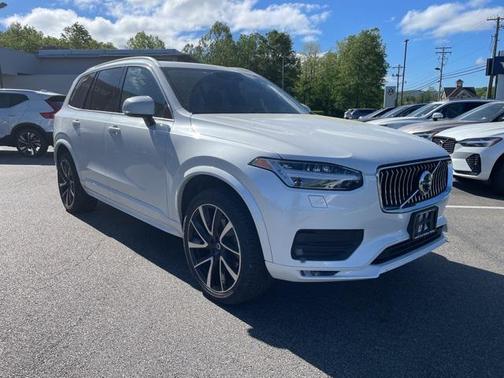 2022 Volvo XC90 T6 Momentum