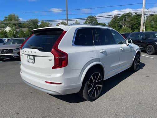 2022 Volvo XC90 T6 Momentum
