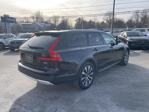 2024 Volvo V90 Cross Country B6 Plus
