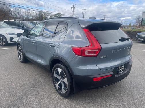 2023 Volvo XC40 B5 Plus Dark Theme