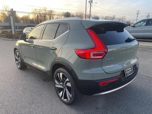 2023 Volvo XC40 B5 Plus Bright Theme
