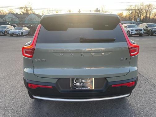 2023 Volvo XC40 B5 Plus Bright Theme