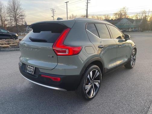 2023 Volvo XC40 B5 Plus Bright Theme