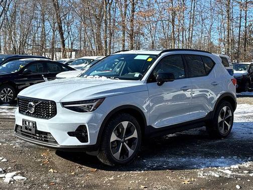 2026 Volvo XC40 B5 Plus