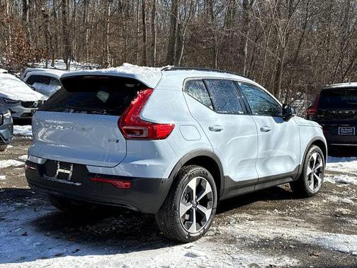 2026 Volvo XC40 B5 Plus