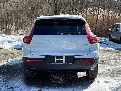 2026 Volvo XC40 B5 Plus