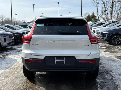 2026 Volvo XC40 B5 Plus