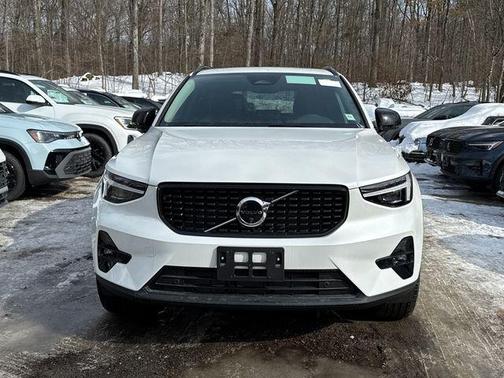 2026 Volvo XC40 B5 Plus