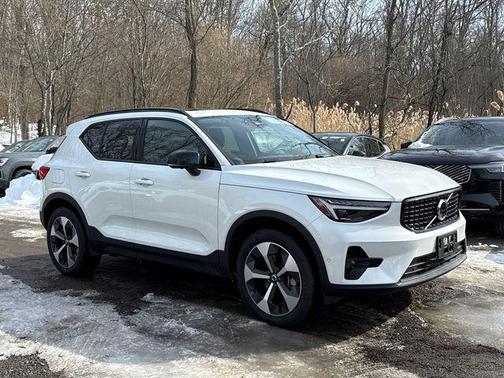 2026 Volvo XC40 B5 Plus