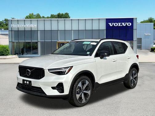 2026 Volvo XC40 B5 Plus