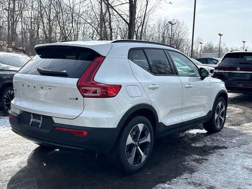 2026 Volvo XC40 B5 Plus