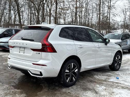 2026 Volvo XC60 B5 Plus
