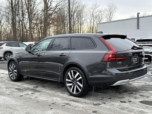 2023 Volvo V90 Cross Country B6 Plus