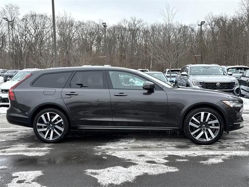 2023 Volvo V90 Cross Country B6 Plus