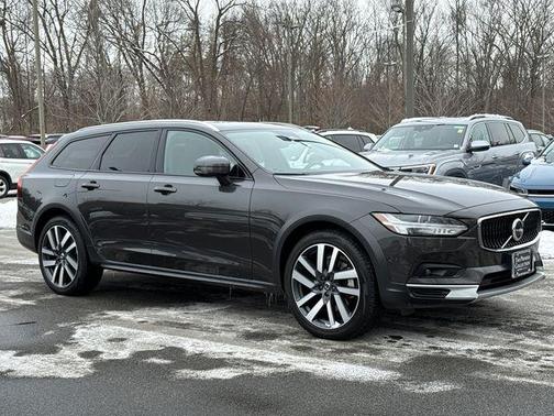 2023 Volvo V90 Cross Country B6 Plus