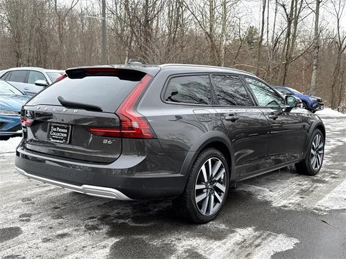 2023 Volvo V90 Cross Country B6 Plus
