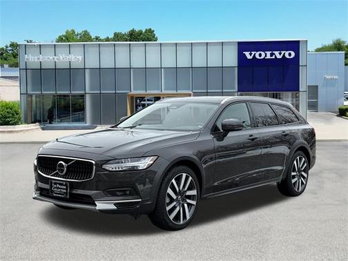 2023 Volvo V90 Cross Country B6 Plus
