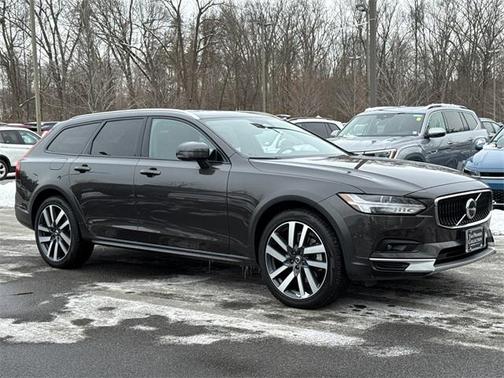 2023 Volvo V90 Cross Country B6 Plus