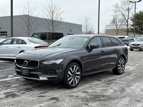 2023 Volvo V90 Cross Country B6 Plus