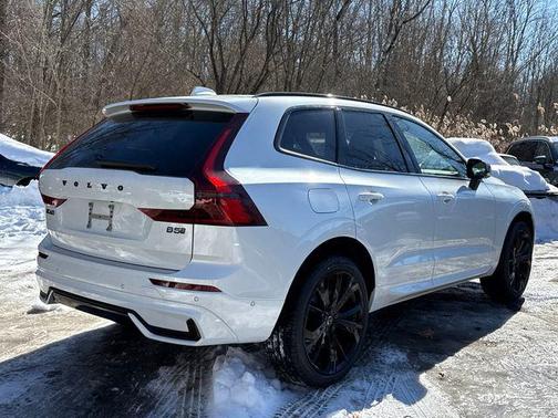 2026 Volvo XC60 B5 Ultra Black Edition