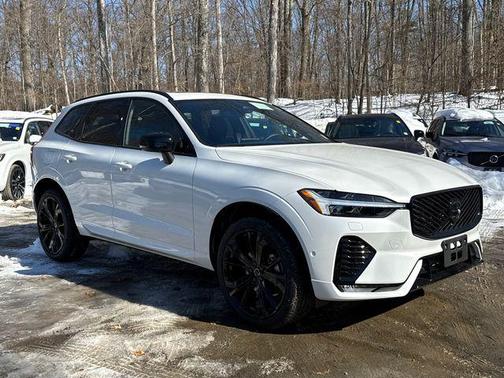 2026 Volvo XC60 B5 Ultra Black Edition