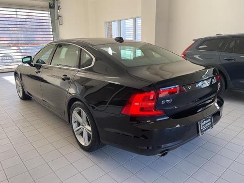 2018 Volvo S90 T5 Momentum