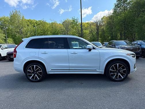 Crystal White 2025 Volvo XC90 Plus