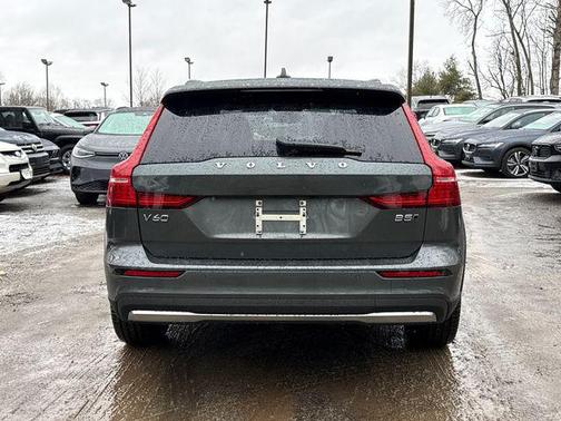 2026 Volvo V60 Cross Country Plus, B5 AWD Gas (mild hybrid)