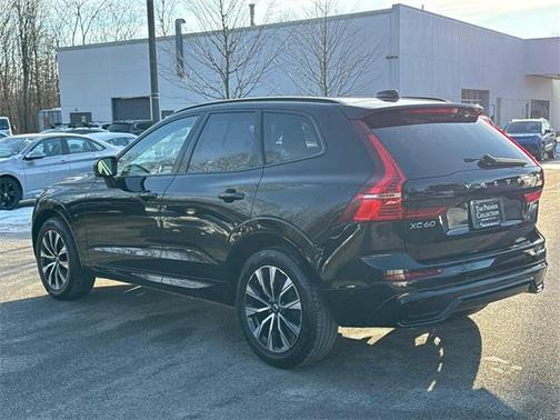 2025 Volvo XC60 B5 Plus