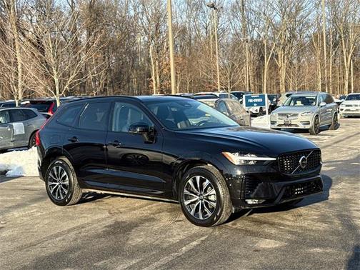 2025 Volvo XC60 B5 Plus