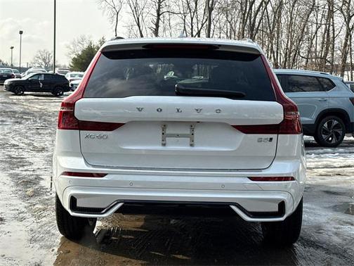 2026 Volvo XC60 B5 Plus