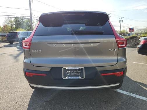 2022 Volvo XC40 T5 Momentum