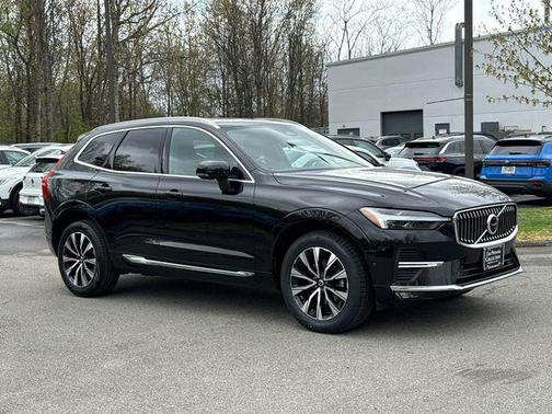 Onyx Black Metallic 2023 Volvo XC60 B5 Plus Bright Theme