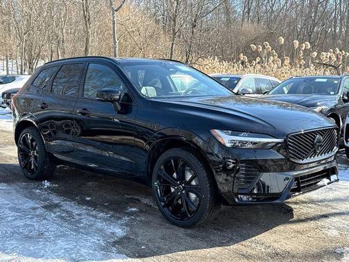 2026 Volvo XC60 B5 Ultra Black Edition