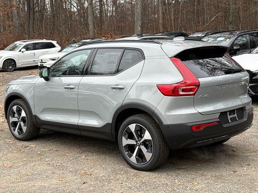 2026 Volvo XC40 B5 Plus