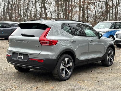 2026 Volvo XC40 B5 Plus