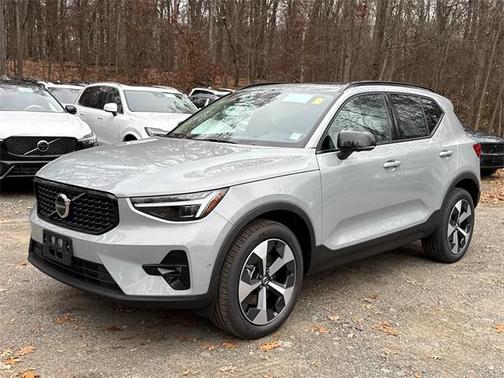2026 Volvo XC40 B5 Plus