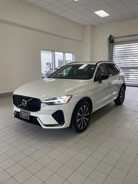 2025 Volvo XC60 B5 Plus