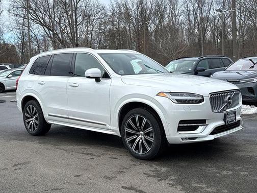 2023 Volvo XC90 B5 Plus