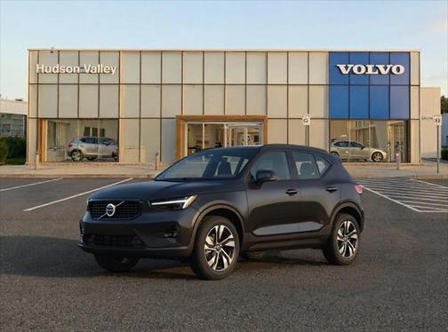 2025 Volvo XC40 B5 Plus Bright Theme